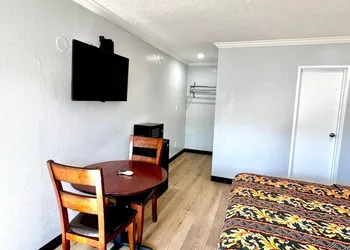 Aqua Inn Motel hotel thumbnail 8