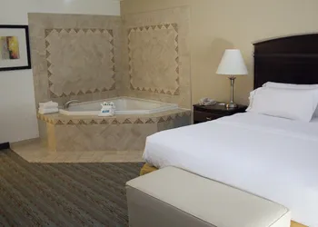 Holiday Inn Express West Jefferson by IHG hotel thumbnail 8