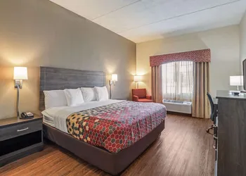 Econo Lodge Inn & Suites Marianna South hotel thumbnail 6