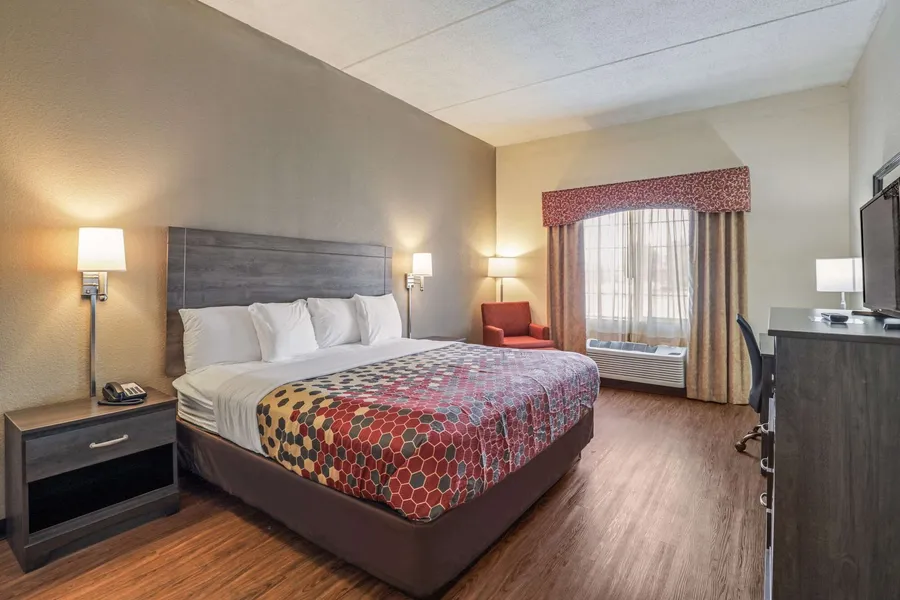 Econo Lodge Inn & Suites Marianna South hotel detail image 6