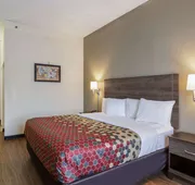 Econo Lodge Inn & Suites Marianna South hotel detail image 7
