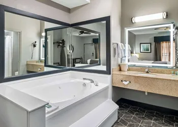 Best Western Inn hotel thumbnail 7