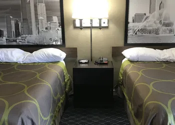 Super 8 by Wyndham Taylorville IL hotel thumbnail 6