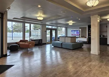 Edgewater Inn and Suites, an Ascend Collection Hotel hotel thumbnail 3