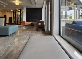 Edgewater Inn and Suites, an Ascend Collection Hotel hotel thumbnail 4