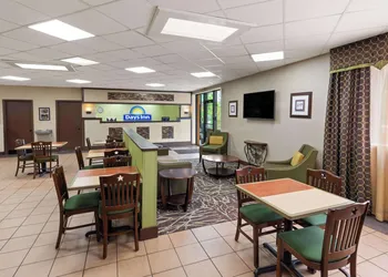 Days Inn by Wyndham Knoxville East hotel thumbnail 3