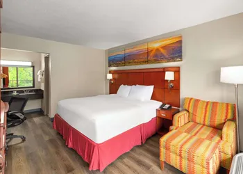 Days Inn by Wyndham Knoxville East hotel thumbnail 4