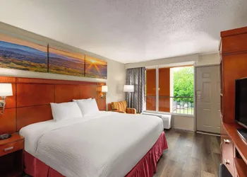 Days Inn by Wyndham Knoxville East hotel thumbnail 6