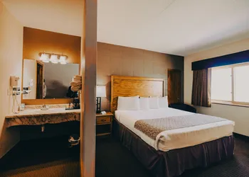 Wrangler Inn hotel thumbnail 2