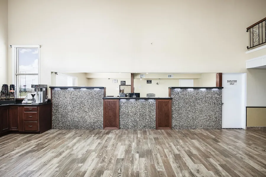 Super 8 by Wyndham Elk City hotel detail image 2