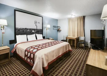 Super 8 by Wyndham Elk City hotel thumbnail 7