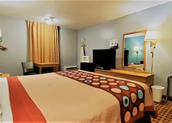 Super 8 by Wyndham Elk City hotel thumbnail 8