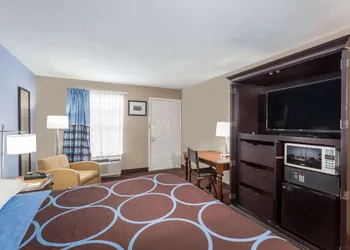 Super 8 by Wyndham Foley hotel thumbnail 6