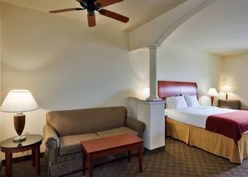 Holiday Inn Express Hotel & Suites Fairfield - North by IHG hotel thumbnail 2
