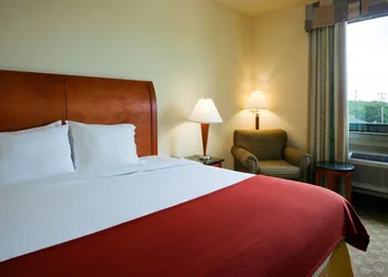 Holiday Inn Express Hotel & Suites Fairfield - North by IHG hotel thumbnail 4