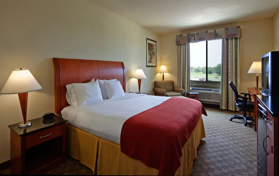 Holiday Inn Express Hotel & Suites Fairfield - North by IHG hotel detail image 6