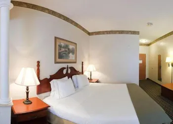 Holiday Inn Express Hotel & Suites Laurinburg by IHG hotel thumbnail 8