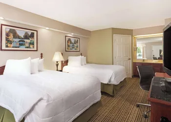 Baymont by Wyndham Tullahoma hotel thumbnail 4