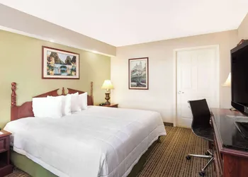 Baymont by Wyndham Tullahoma hotel thumbnail 5