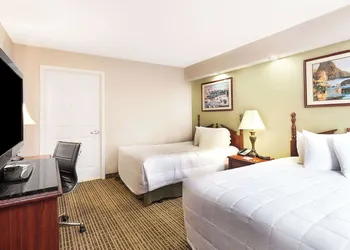 Baymont by Wyndham Tullahoma hotel thumbnail 6