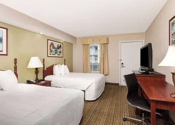 Baymont by Wyndham Tullahoma hotel thumbnail 7