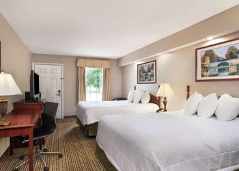 Baymont by Wyndham Tullahoma hotel thumbnail 8