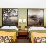 Super 8 by Wyndham Fairmont hotel detail image 3