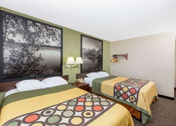 Super 8 by Wyndham Fairmont hotel thumbnail 4