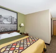 Super 8 by Wyndham Fairmont hotel detail image 5