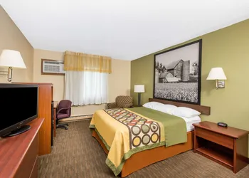 Super 8 by Wyndham Fairmont hotel thumbnail 6