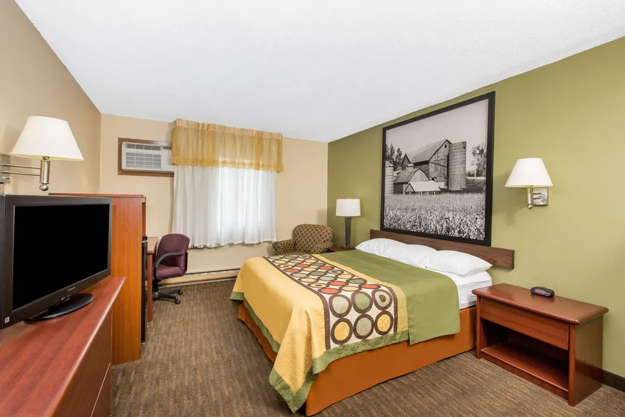 Super 8 by Wyndham Fairmont hotel detail image 6