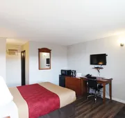 Econo Lodge Inn & Suites hotel detail image 7