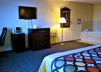 Super 8 by Wyndham Iowa Falls hotel thumbnail 5