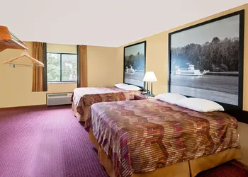 Super 8 by Wyndham Iowa Falls hotel thumbnail 8