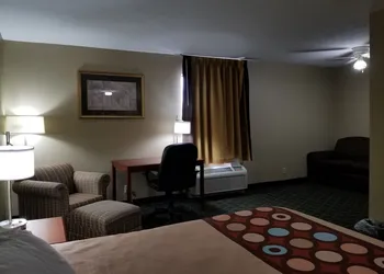 Super 8 by Wyndham Bellefontaine hotel thumbnail 7