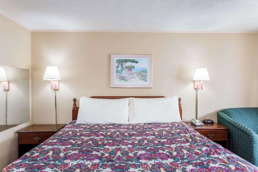 Travelodge by Wyndham Ridgeway Martinsville Area hotel detail image 2