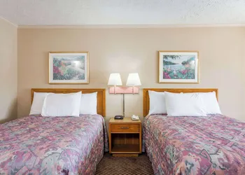 Travelodge by Wyndham Ridgeway Martinsville Area hotel thumbnail 4