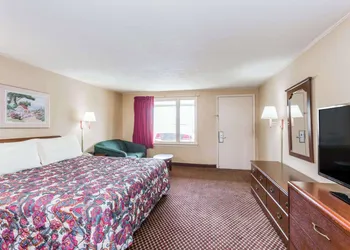 Travelodge by Wyndham Ridgeway Martinsville Area hotel thumbnail 5