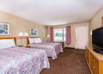 Travelodge by Wyndham Ridgeway Martinsville Area hotel thumbnail 6