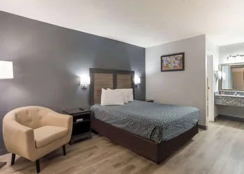 Econo Lodge Cave City hotel thumbnail 6