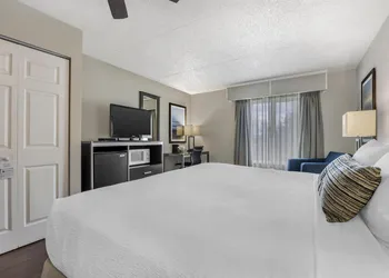 Best Western Pier Point Inn hotel thumbnail 5