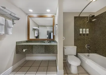 Best Western Pier Point Inn hotel thumbnail 6