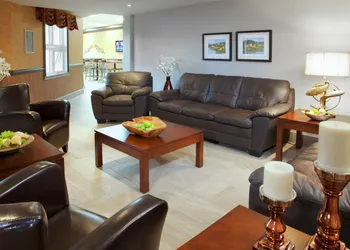 Econo Lodge Inn & Suites hotel thumbnail 2