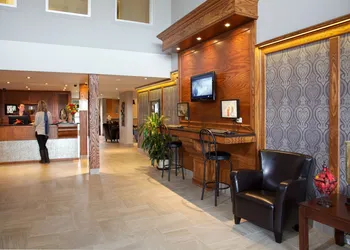 Econo Lodge Inn & Suites hotel thumbnail 3
