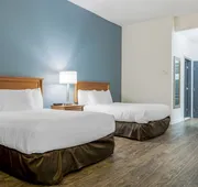 Econo Lodge Inn & Suites hotel detail image 5