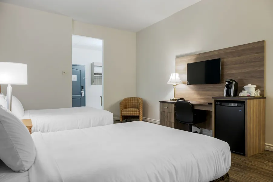 Econo Lodge Inn & Suites hotel detail image 6