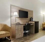 Econo Lodge Inn & Suites hotel detail image 7