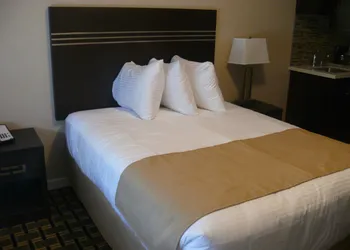 Super 8 by Wyndham Watrous hotel thumbnail 6