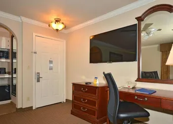 Baymont by Wyndham McAlester Hwy 69 hotel thumbnail 3