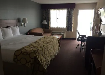 Baymont by Wyndham Terrell hotel thumbnail 7